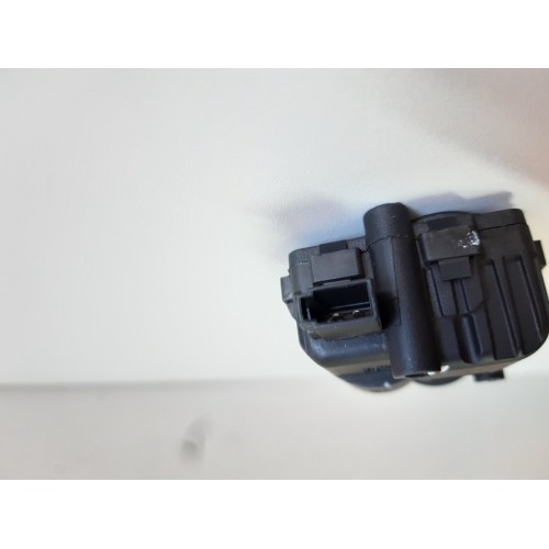 Motor Trava Elétrica Tampa Traseira Gm Onix 2014 - Original