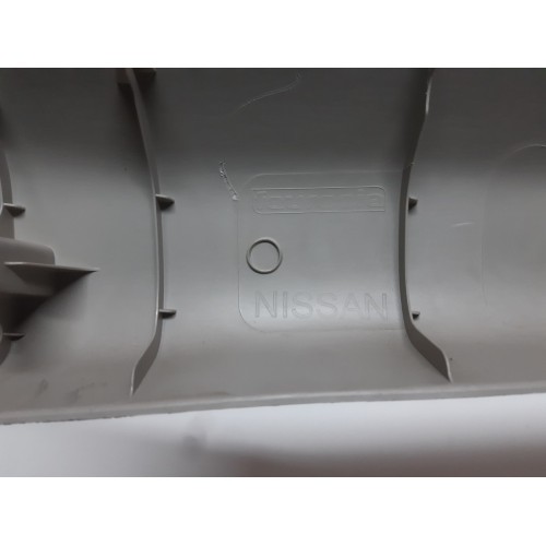 Acabamento Coluna Dianteira Direita Nissan March 2015