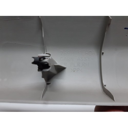 Acabamento Coluna Dianteira Direita Nissan March 2015