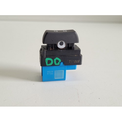 Botão Trava Destrava Porta Gm Tracker 2017 2018 2019 Direito